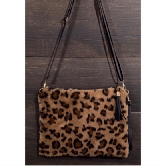 Soft faux fur Leopard Print bag - Picture 4 of 6